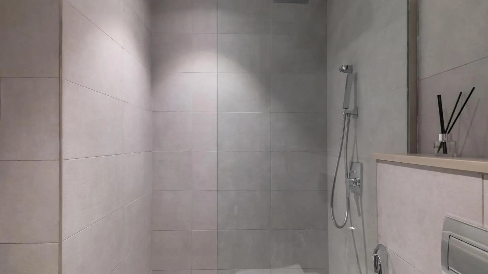 Sahab - The White Oak Suite Sharjah